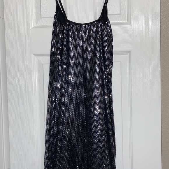 FASHIONNOVA DRESS - Picture 3 of 3